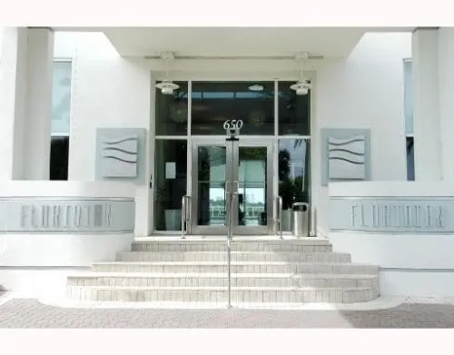 The Floridian 3 Bedroom Condo Foreclosure in South Beach – A Fantastic Deal at $444,900 Image