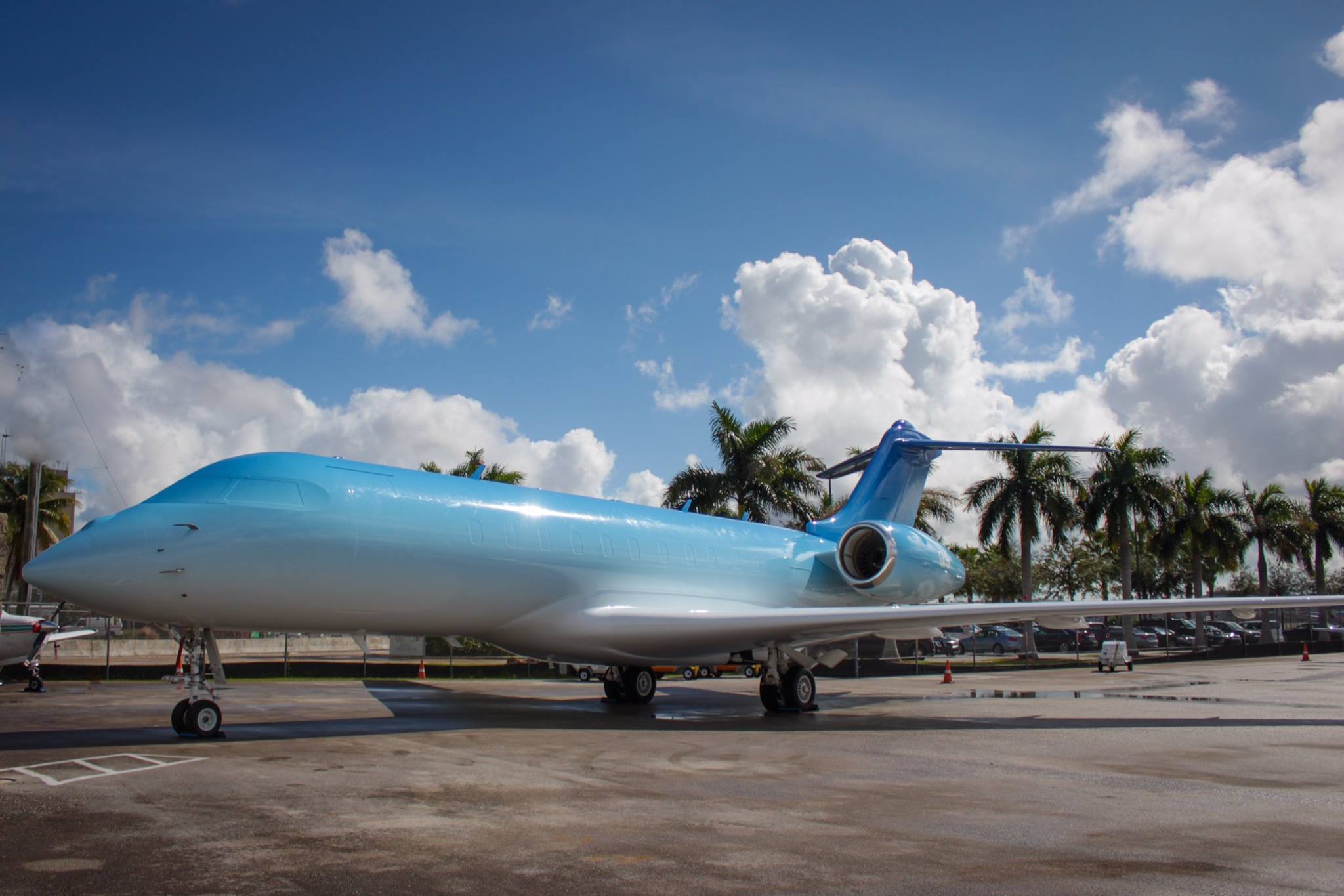 NetJet and Snarkitecture Customize Private Jet for Art Basel 2015 Image