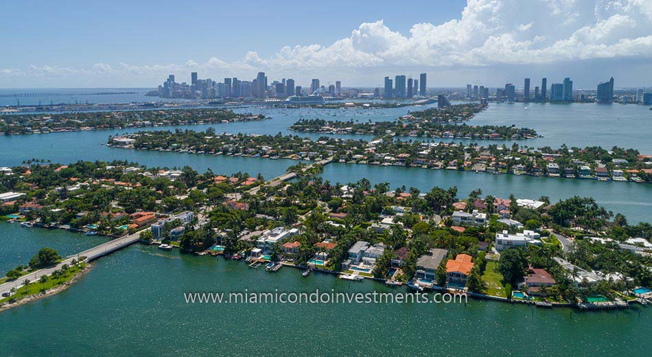 waterfront homes on the Venetian Islands