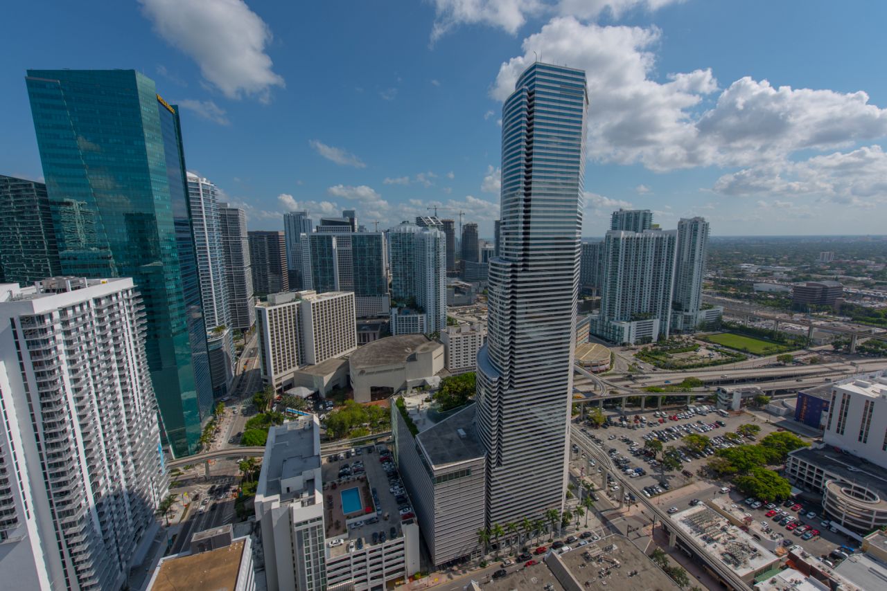 Downtown’s Iconic Miami Tower Has Sold for $220 Million Image