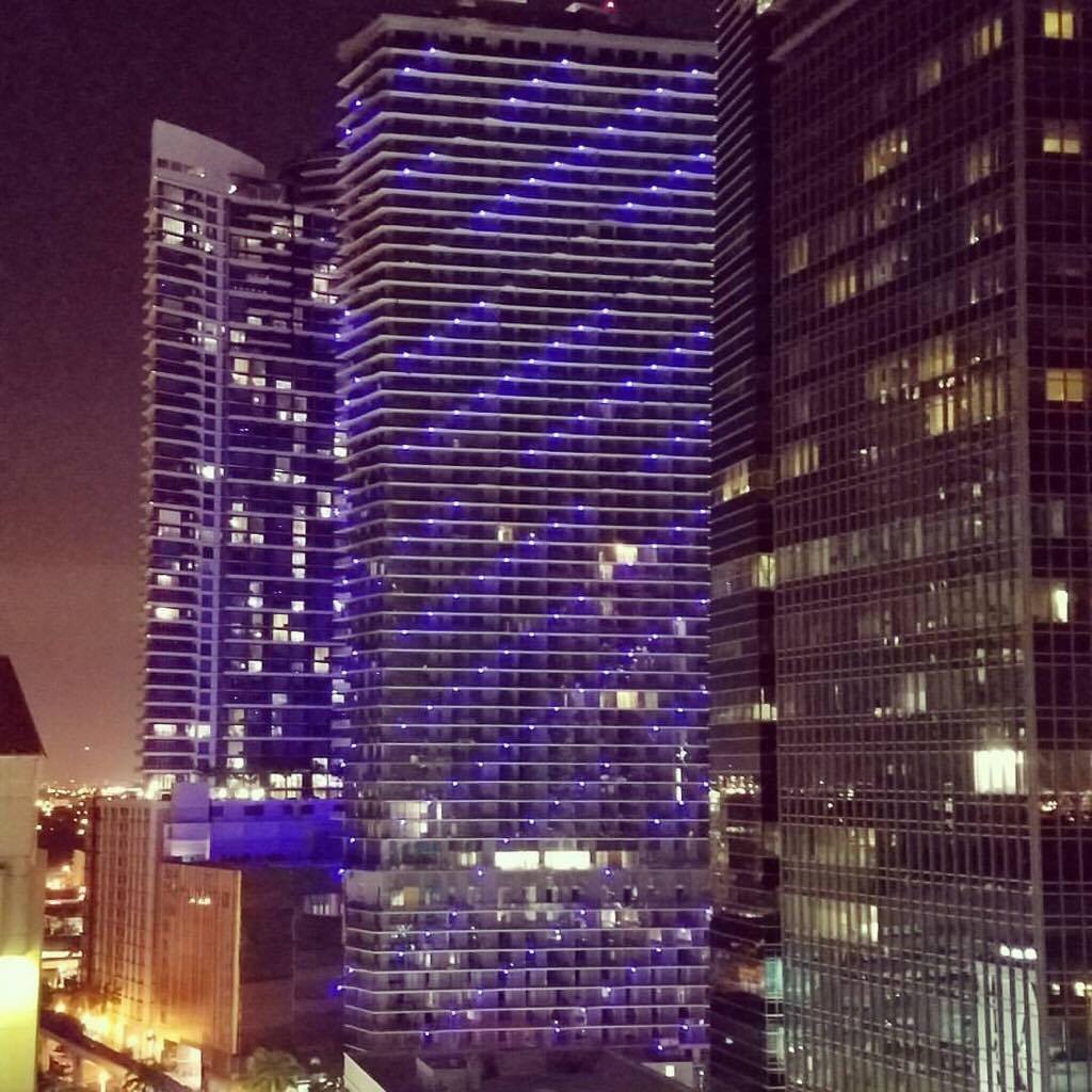 Related Just Unveiled SLS Brickell’s Dramatically Diagonal Balcony Lights Image
