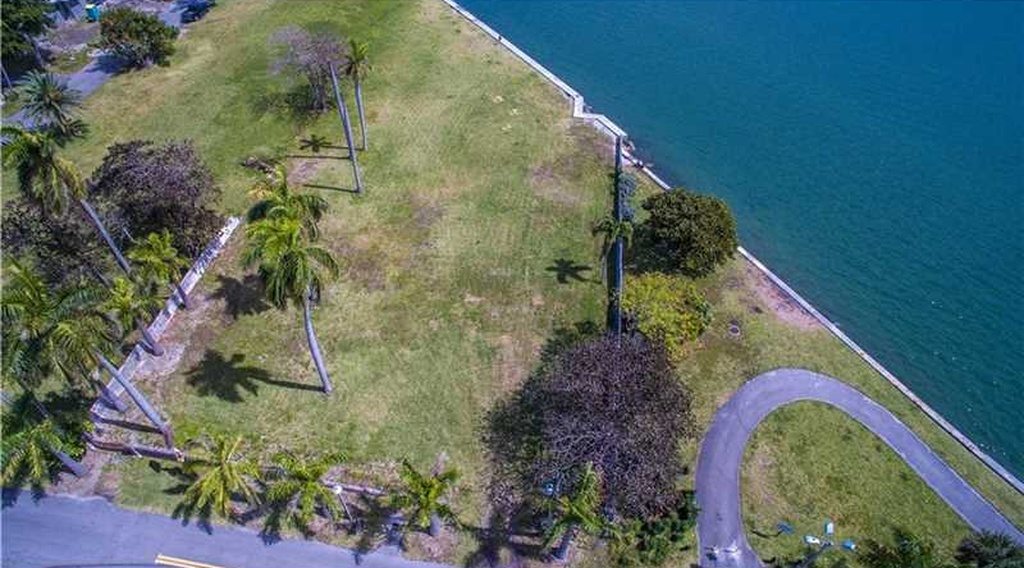 Bayfront Lot, With Plans to Rebuild Historic Mansion, Faces “Drastic Price Drop” to $4.95M Image