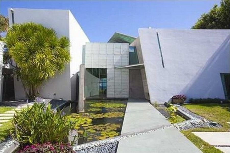 Golden Beach Lot Where Super Contempo Mod House Once Stood & FDR Winter White House Might Have Stood, Sells for $10M Image