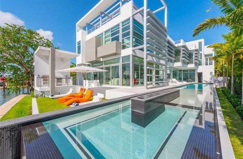 Check Out Photos Of Kylie Jenner’s Art Basel Rental Mansion Image