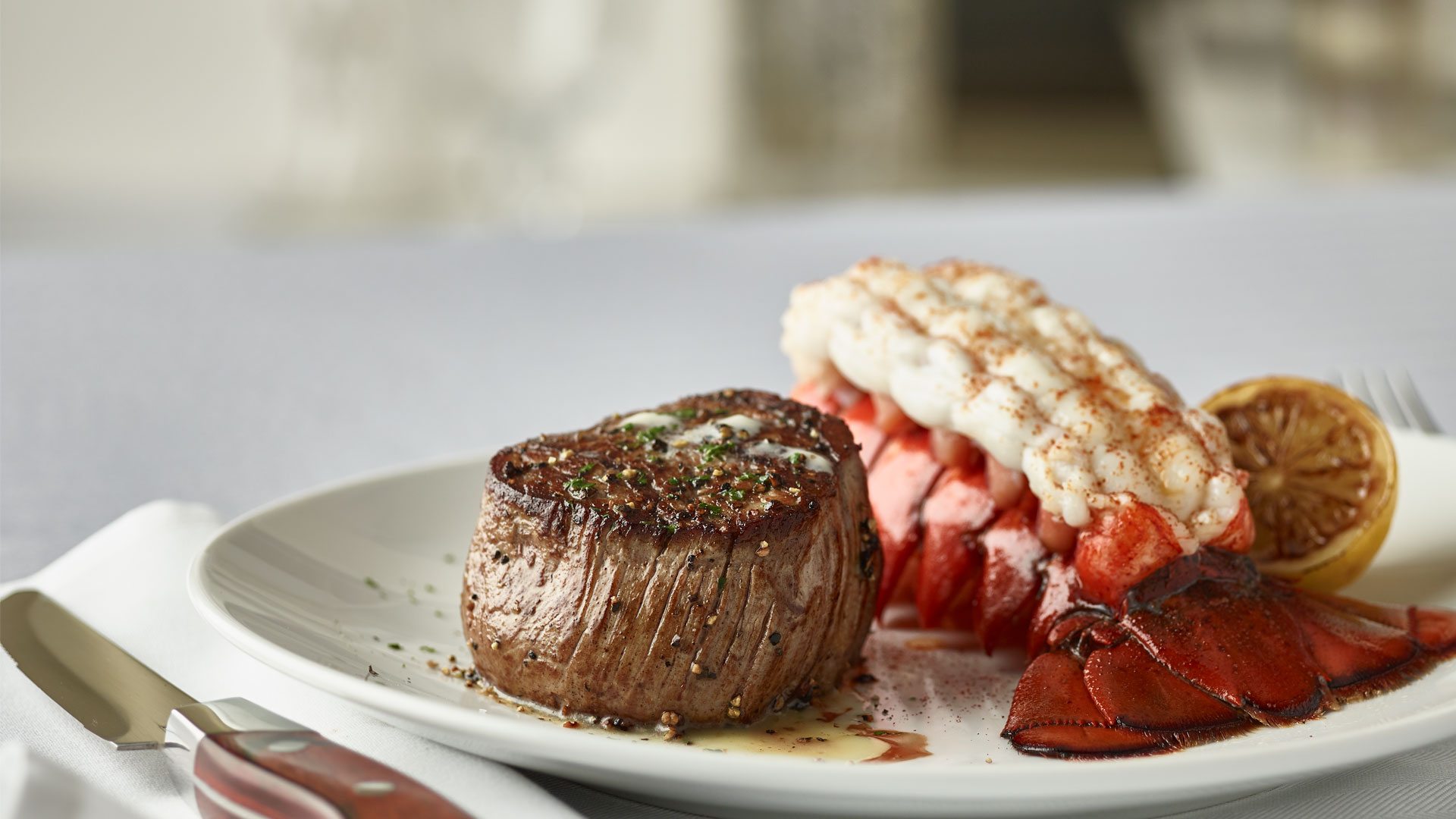 Fleming’s Prime Steakhouse & Wine Bar at Brickell World Plaza Opens March 26th Image