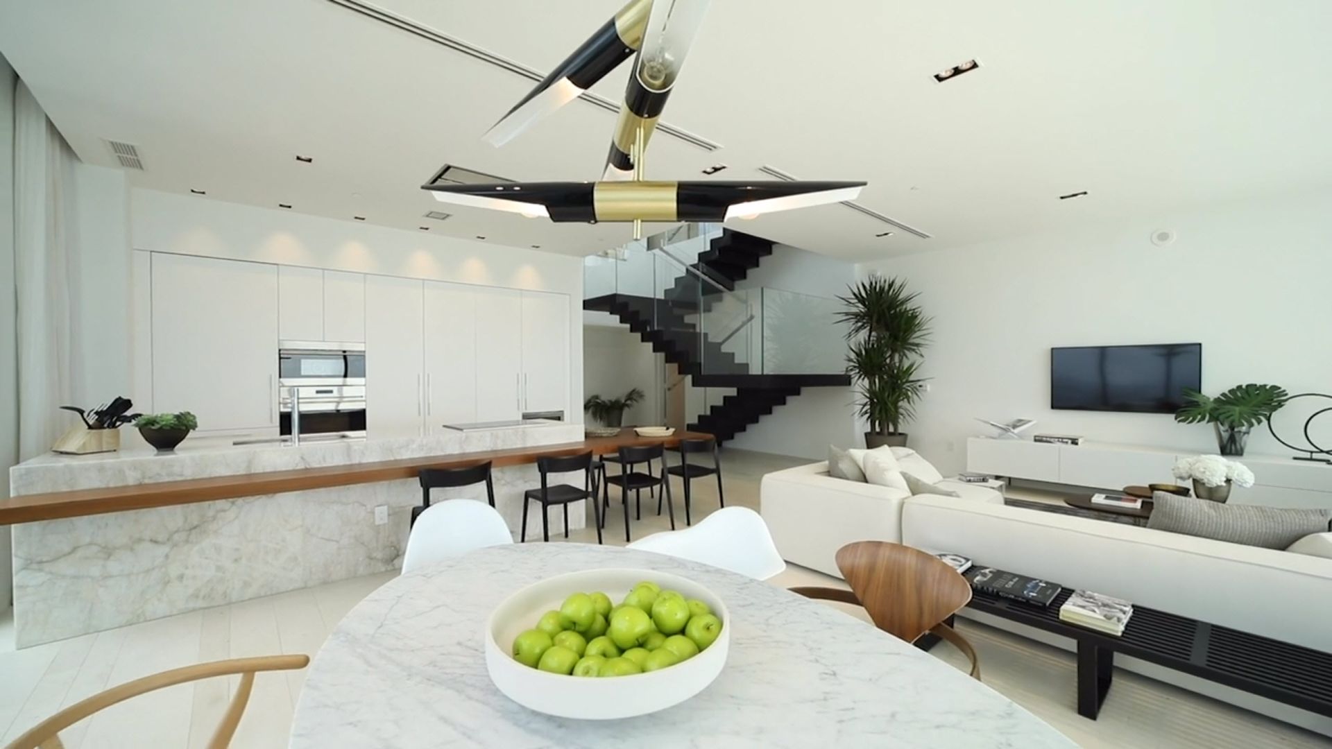 David Guetta’s Duplex Penthouse at Paraiso Bay (Video Tour) Image